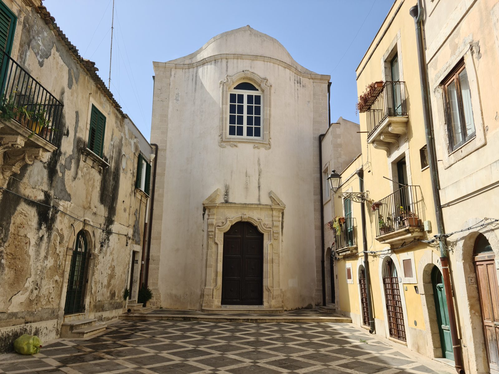 A quiet Baroque piazza in Ortigia, Siracusa — Jaco van der Laan, April 2022