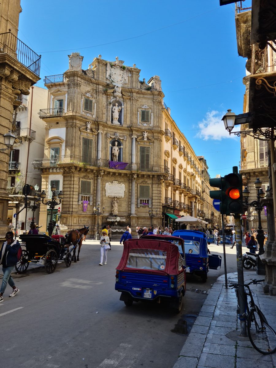 Around the Politeama theatre district
